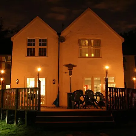 Oakhurst Gatwick And Holiday Parking And Transport Between Six Am And Eleven Pm-3